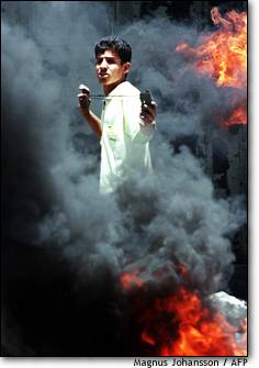 Hasil gambar untuk anak laki laki kecil yang  meghadap ke belakang di gaza